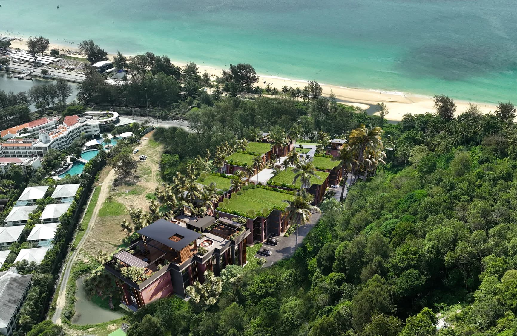 Konzeptmontage (Bauträger): die Anlage landeinwärts der Küstenstraße mit Karon Beach und dem Meer dahinter